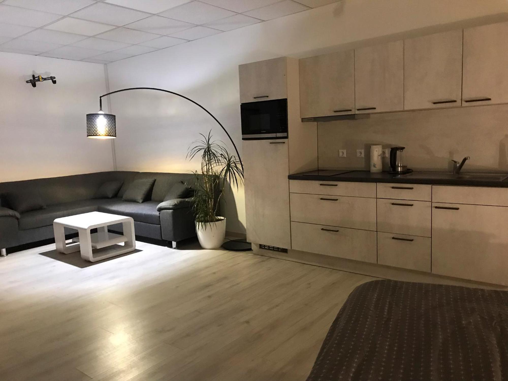 Grosse & Voll Ausgestattete Apartments, Studios, Doppelzimmer, Workspace, Parkplatz, Netflix, Prime & Schnelles Wifi In Ruhiger Lage Mit Garten 鲁多尔施塔特 外观 照片