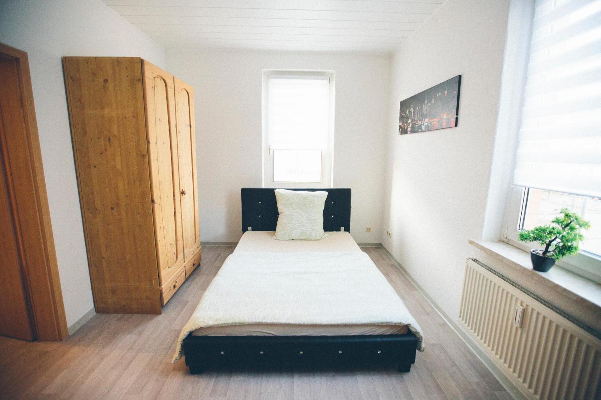 Grosse & Voll Ausgestattete Apartments, Studios, Doppelzimmer, Workspace, Parkplatz, Netflix, Prime & Schnelles Wifi In Ruhiger Lage Mit Garten 鲁多尔施塔特 客房 照片