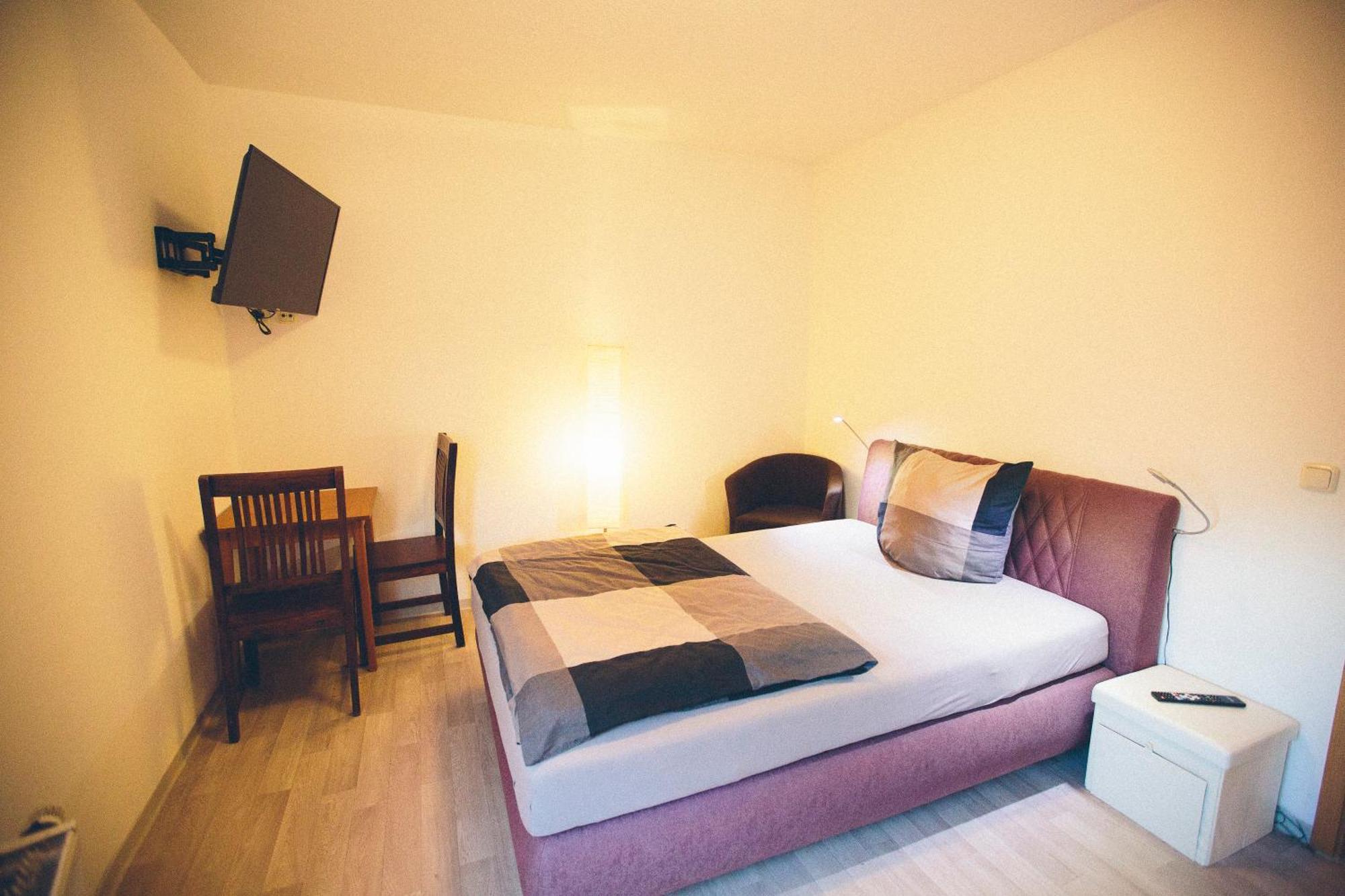 Grosse & Voll Ausgestattete Apartments, Studios, Doppelzimmer, Workspace, Parkplatz, Netflix, Prime & Schnelles Wifi In Ruhiger Lage Mit Garten 鲁多尔施塔特 外观 照片