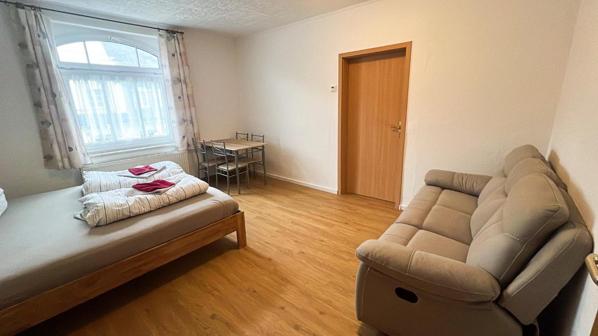 Grosse & Voll Ausgestattete Apartments, Studios, Doppelzimmer, Workspace, Parkplatz, Netflix, Prime & Schnelles Wifi In Ruhiger Lage Mit Garten 鲁多尔施塔特 客房 照片