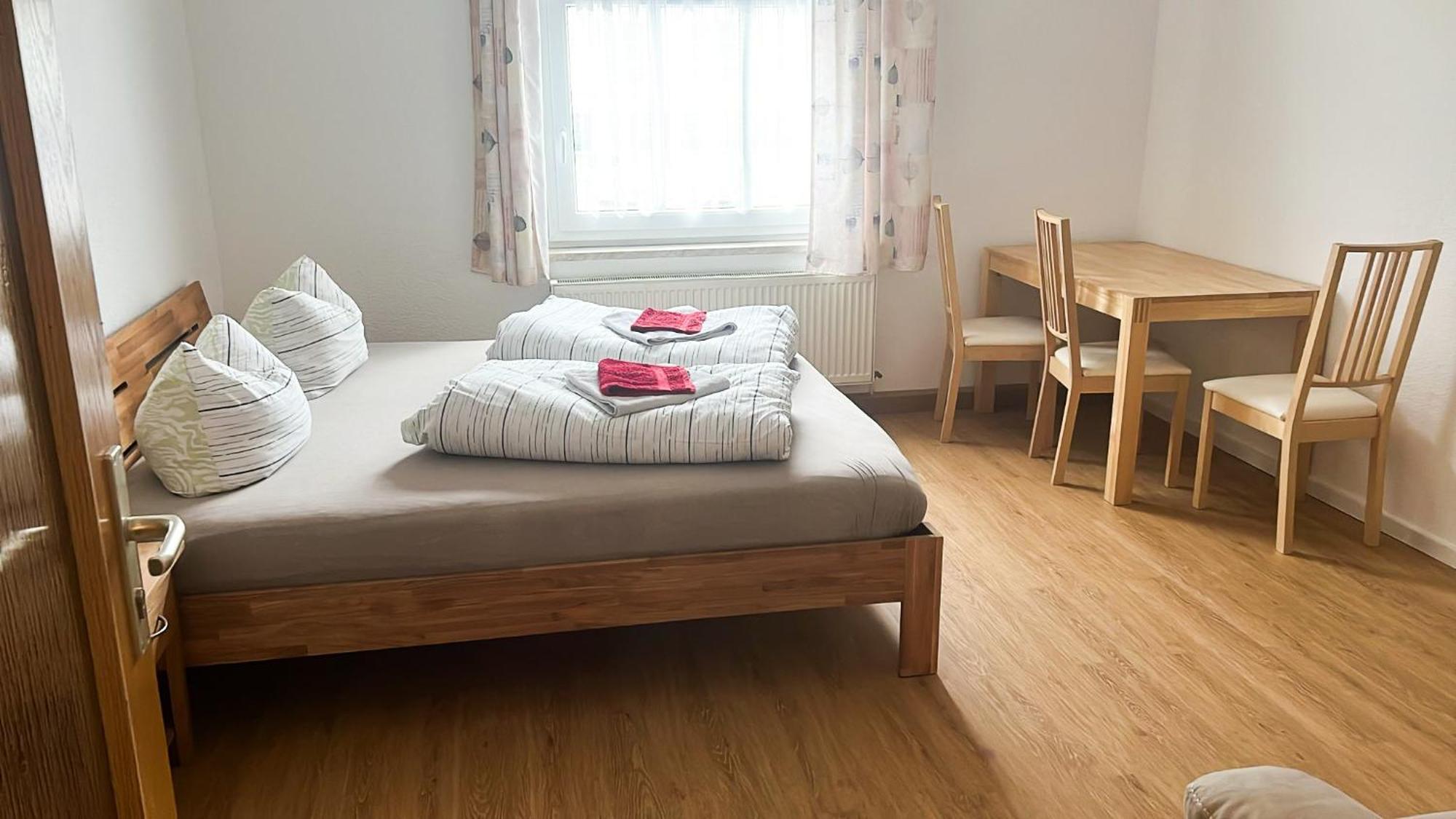 Grosse & Voll Ausgestattete Apartments, Studios, Doppelzimmer, Workspace, Parkplatz, Netflix, Prime & Schnelles Wifi In Ruhiger Lage Mit Garten 鲁多尔施塔特 客房 照片