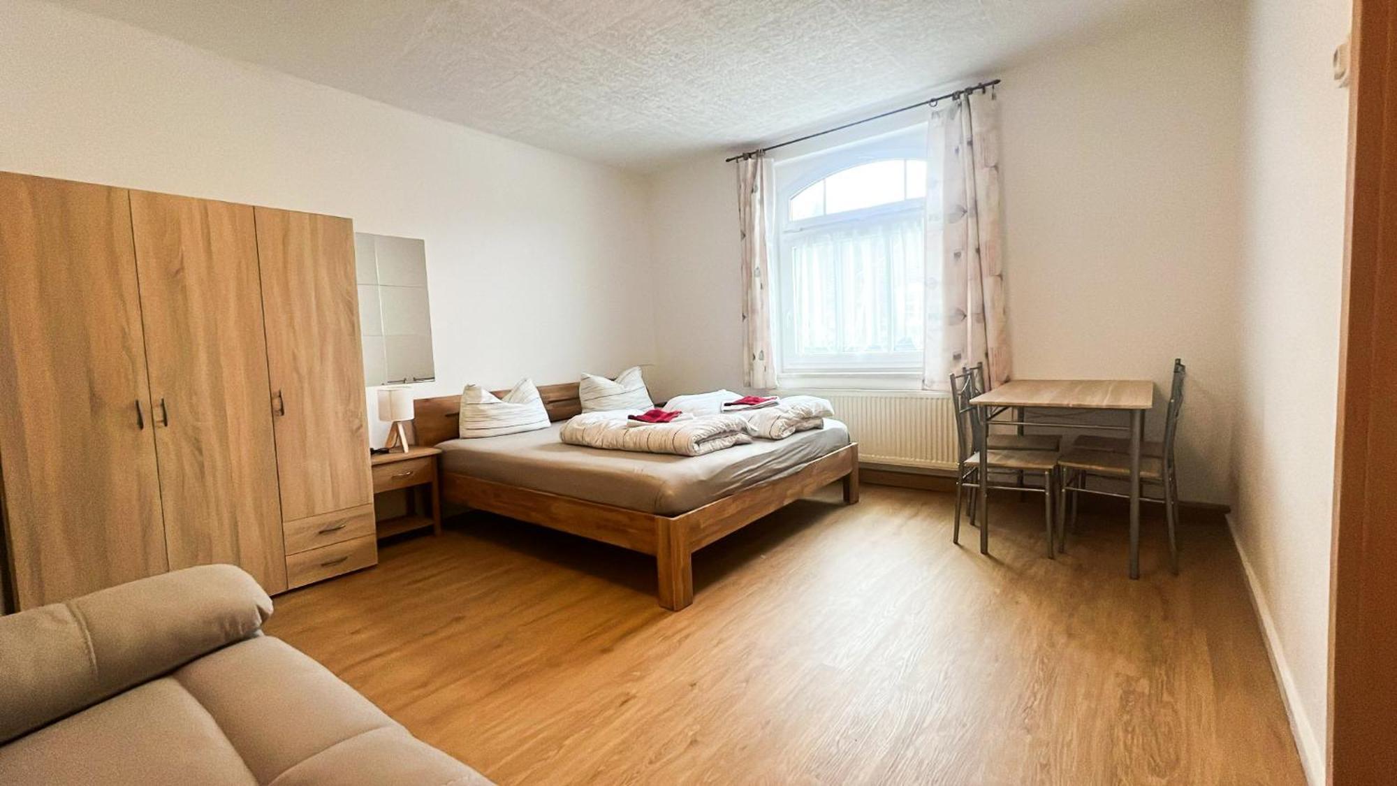 Grosse & Voll Ausgestattete Apartments, Studios, Doppelzimmer, Workspace, Parkplatz, Netflix, Prime & Schnelles Wifi In Ruhiger Lage Mit Garten 鲁多尔施塔特 客房 照片